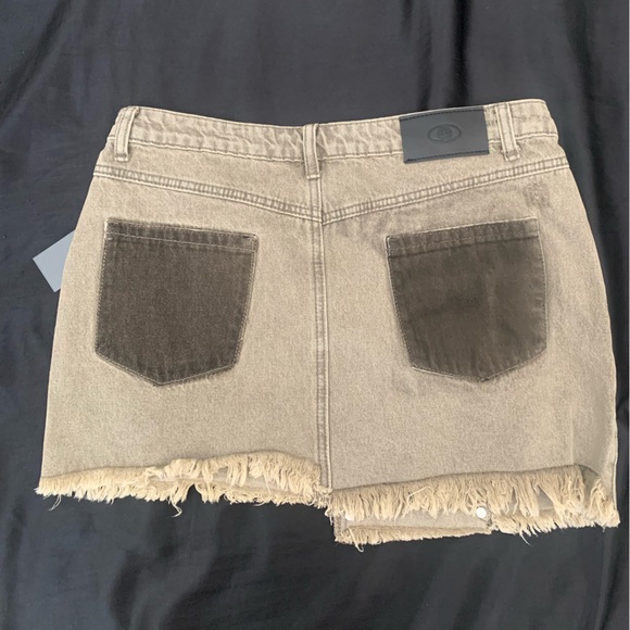 Luxe to Kill Carpenter Skirt - Picture 2 of 4